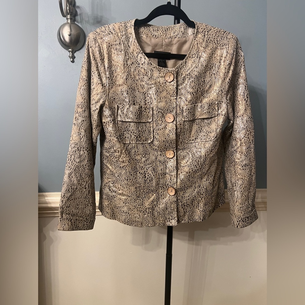 Molly & Maxx Elegant Tan Animal Print Blazer small wooden button‎ access linen